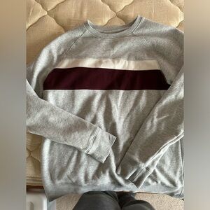 Goodfellow Oversized grey sweatshirt with white and burgundy/maroon.